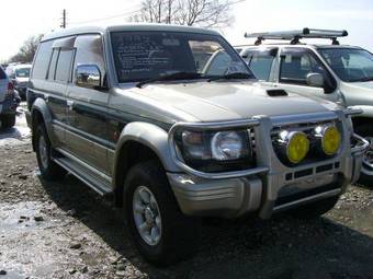 1997 Mitsubishi Pajero Photos