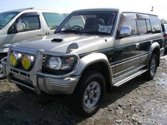 1997 Mitsubishi Pajero Pictures