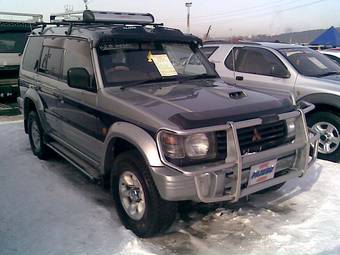 1997 Mitsubishi Pajero Pictures