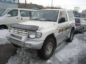 1997 Mitsubishi Pajero Pictures