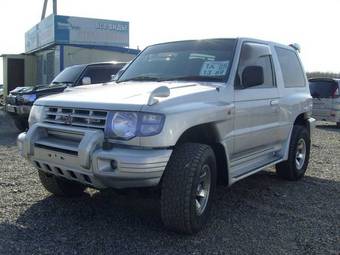 1997 Mitsubishi Pajero Pictures