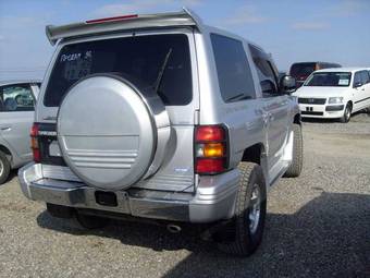 1997 Mitsubishi Pajero Pictures