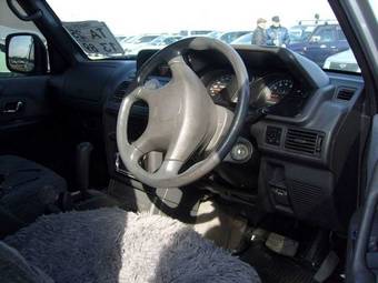 1997 Mitsubishi Pajero Pictures