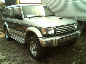 1997 Mitsubishi Pajero Pictures