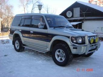 1997 Mitsubishi Pajero Pictures