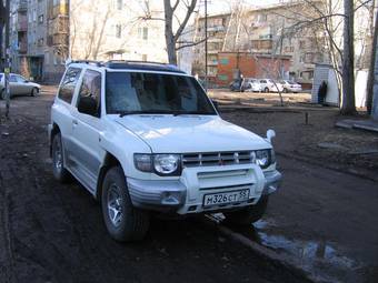 1997 Mitsubishi Pajero Pictures