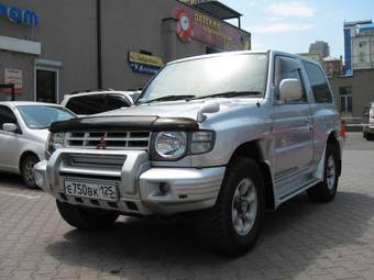 1997 Mitsubishi Pajero Pictures