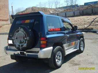 1997 Mitsubishi Pajero Pictures