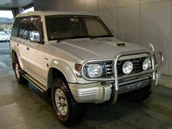 1997 Mitsubishi Pajero Photos