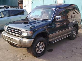 1997 Mitsubishi Pajero Pictures