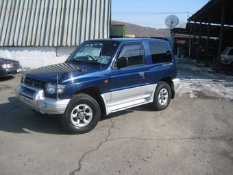 1997 Mitsubishi Pajero Pictures