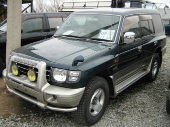 1997 Mitsubishi Pajero Photos