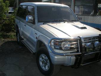 1997 Mitsubishi Pajero Photos