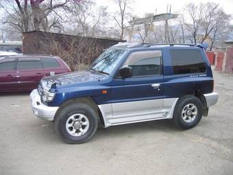 1997 Mitsubishi Pajero Pictures