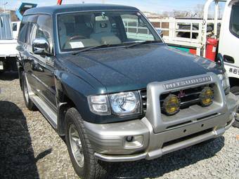 1997 Mitsubishi Pajero Pictures