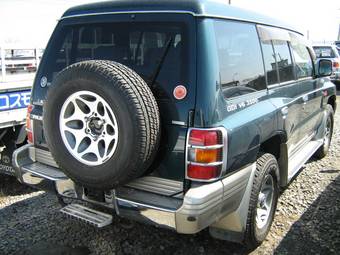 1997 Mitsubishi Pajero Pictures