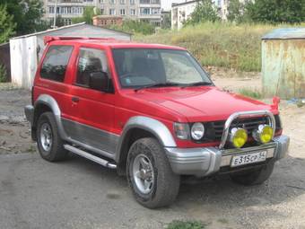 1997 Mitsubishi Pajero Photos