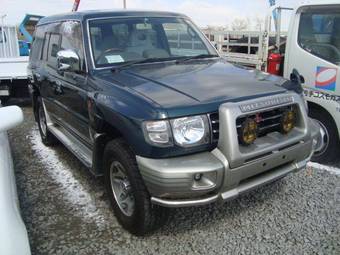 1997 Mitsubishi Pajero Photos