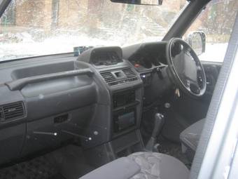 1997 Mitsubishi Pajero Images