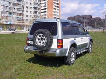 1997 Mitsubishi Pajero Pictures