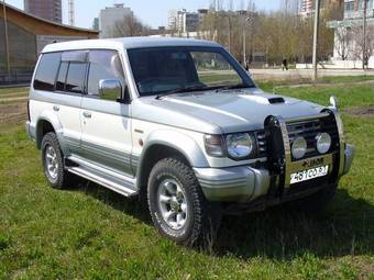 1997 Mitsubishi Pajero Pictures
