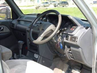 1997 Mitsubishi Pajero Photos