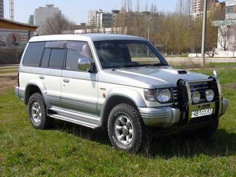 1997 Mitsubishi Pajero Pictures