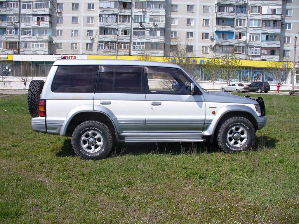 1997 Mitsubishi Pajero specs Engine size 2 8 Fuel type 