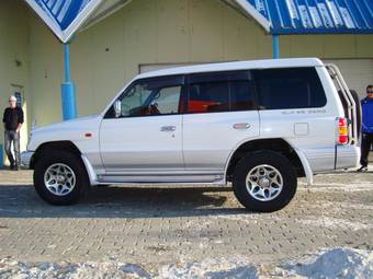 1997 Mitsubishi Pajero Photos