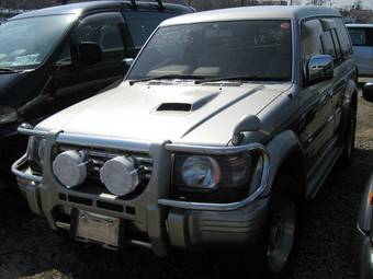 1997 Mitsubishi Pajero Pictures