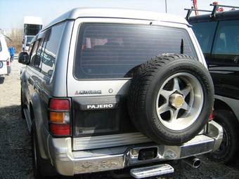 1997 Mitsubishi Pajero Pictures