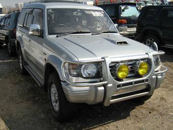1997 Mitsubishi Pajero Pictures