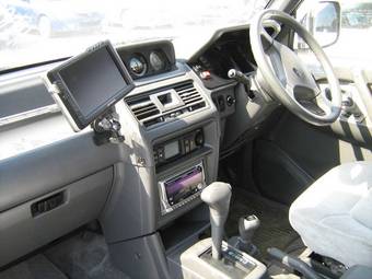 1997 Mitsubishi Pajero Pictures