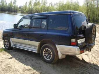 1997 Mitsubishi Pajero Pictures
