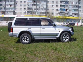 1997 Mitsubishi Pajero Photos