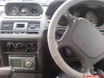 1997 Mitsubishi Pajero Photos