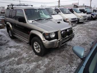 1997 Mitsubishi Pajero Photos