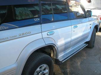1997 Mitsubishi Pajero Pictures