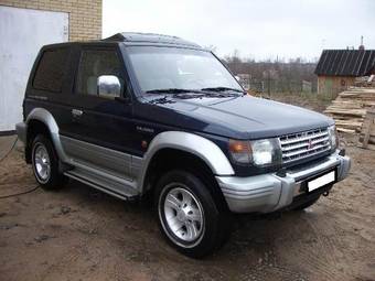 1997 Mitsubishi Pajero Pictures