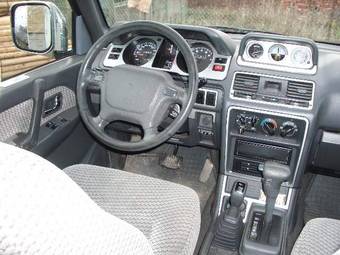 1997 Mitsubishi Pajero Photos