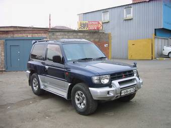 1997 Mitsubishi Pajero Photos