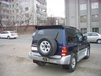 1997 Mitsubishi Pajero Pictures