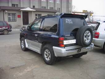 1997 Mitsubishi Pajero Photos