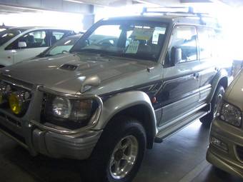 1997 Mitsubishi Pajero Pictures