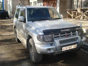 1997 Mitsubishi Pajero Pictures