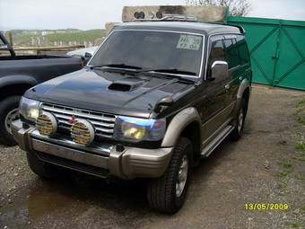 1997 Mitsubishi Pajero Pictures