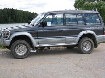 1997 Mitsubishi Pajero Photos