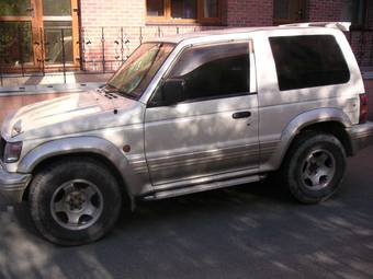 1997 Mitsubishi Pajero Pictures