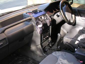1997 Mitsubishi Pajero Pictures