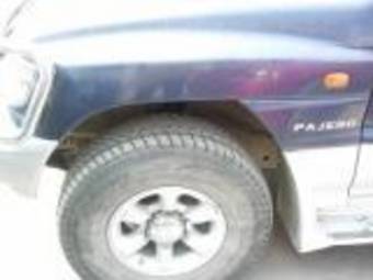 1997 Mitsubishi Pajero Pictures